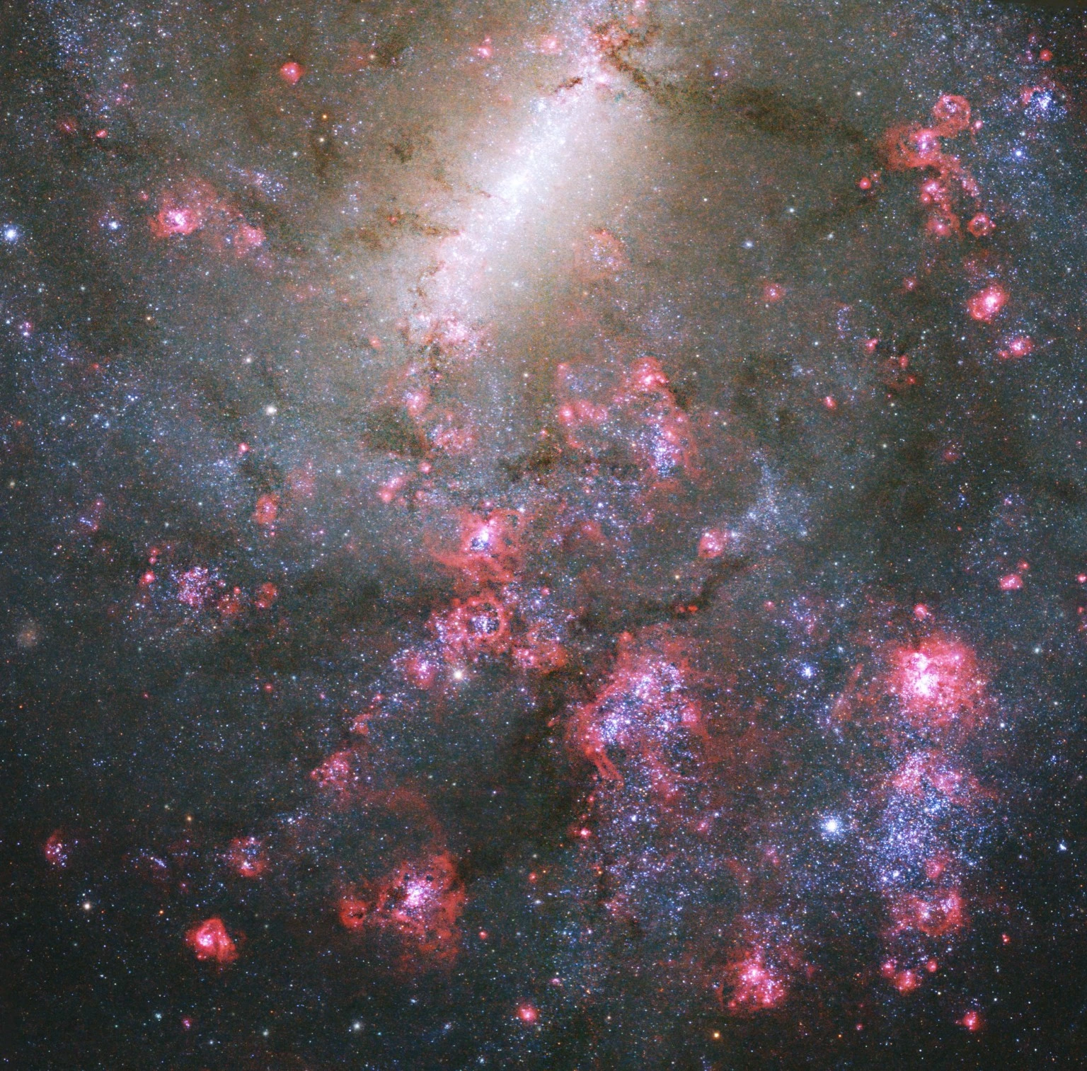 Los misteriosos puntos rojos que desconciertan a los astrónomos