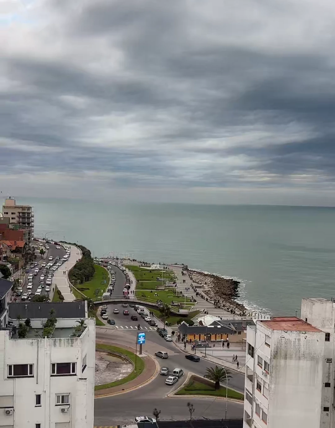 Un cambio brusco del tiempo avanza sobre el país y el frío llega a Mar del Plata