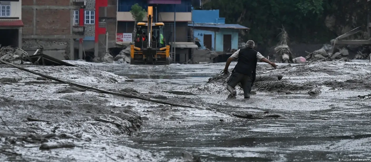 Nepal y China intensifican la búsqueda de miles de desaparecidos tras la tragedia en el Himalaya