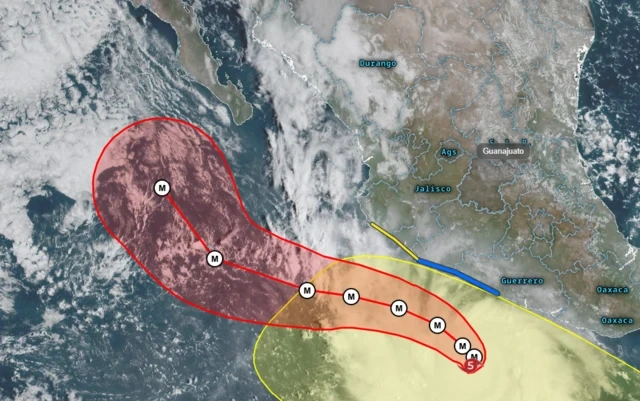 El huracán Polo avanza hacia México y mantiene zonas bajo alerta