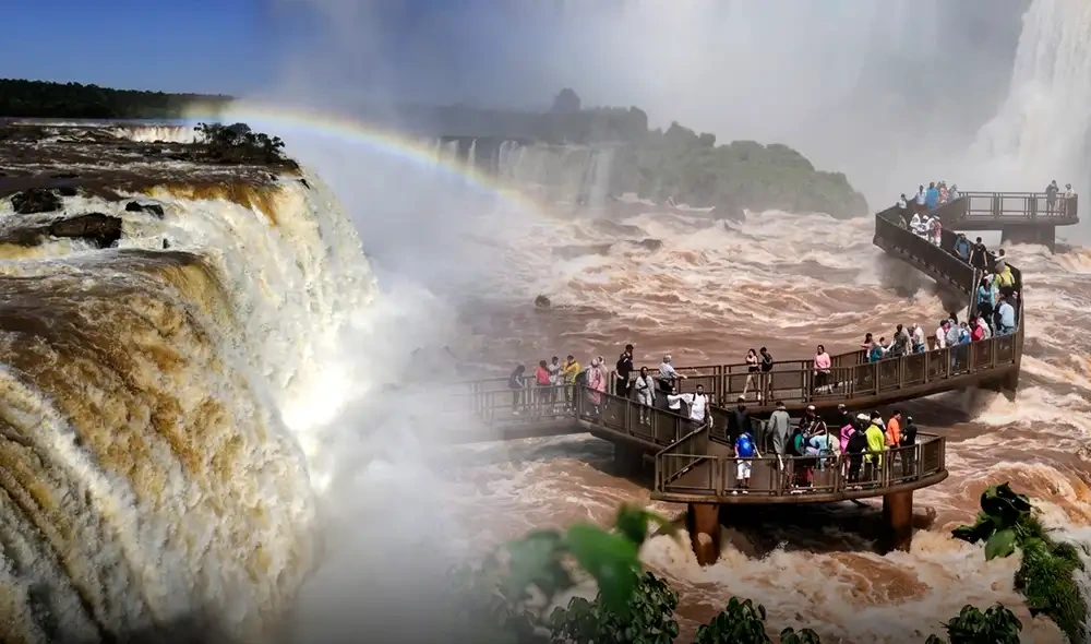 IMPRESIONANTE: LAS CATARATAS DEL IGUAZÚ SUPERARON LOS 8 MILLONES DE LITROS POR SEGUNDO