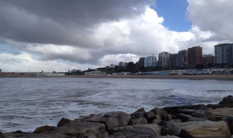 Domingo frío y cielo nublado: cómo estará el tiempo en Mar del Plata