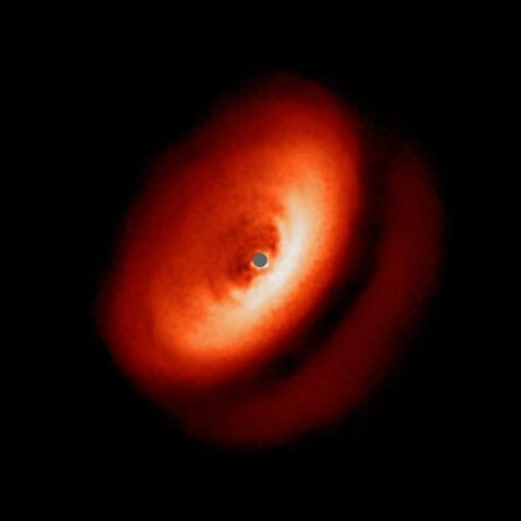 Astrónomos captan imágenes inéditas del nacimiento de un sistema planetario